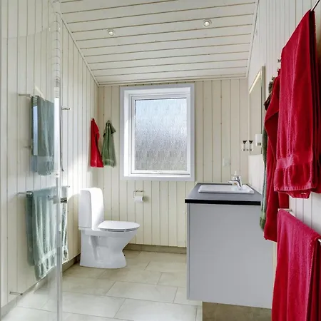 Lander - 20m From The Sea By Interhome