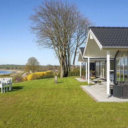 Lander - 20m From The Sea By Interhome